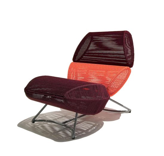 Sillón Morototó. Alude a la forma de la semilla del árbol homónimo que crece en la selva amazónica.