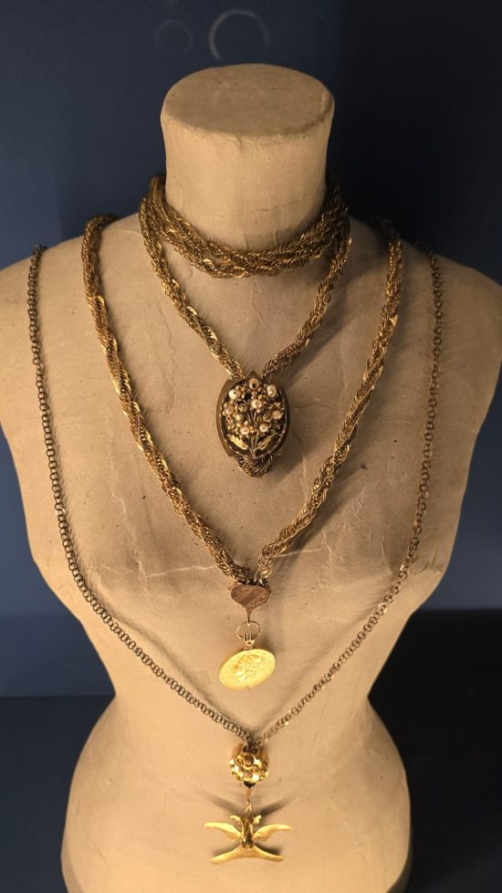 Collares de torzal, anteriores a 1939.
